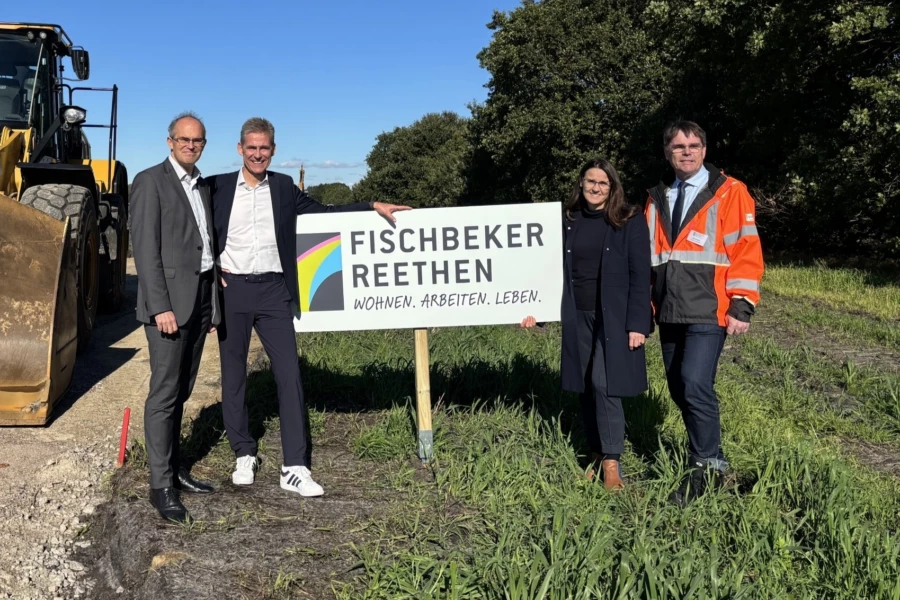 v.l.n.r.: Christian Carstensen, Bezirksamtsleiter Hamburg-Harburg; Kay Gätgens, Geschäftsführer IBA Hamburg; Karen Pein, Senatorin für Stadtentwicklung und Wohnen; René Herrmann, Geschäftsführer Eggers Umwelttechnik