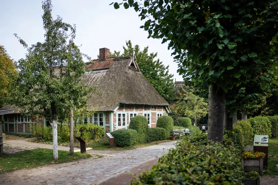 reetgedecktes Gebäude