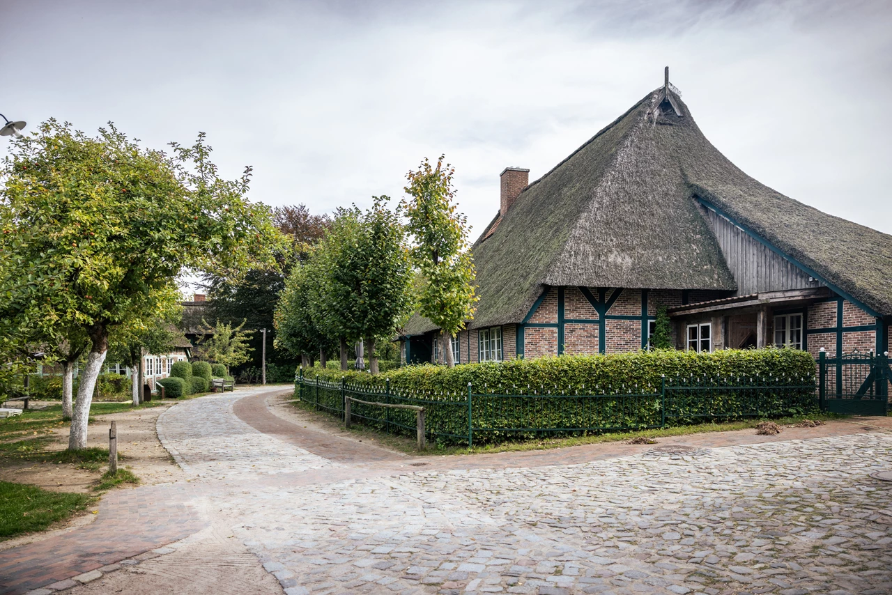 reetgedecktes Gebäude